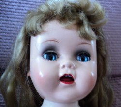 16 inch ideal saucy walker_01